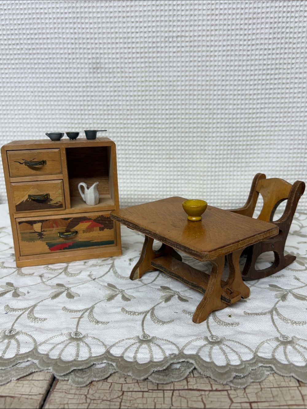 Dollhouse furniture